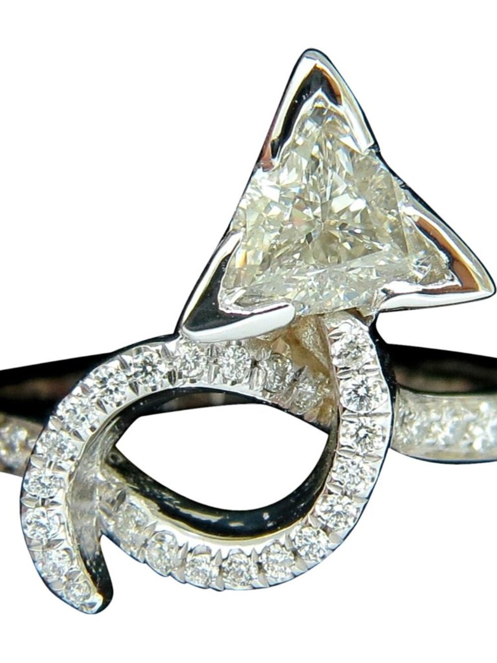 1.56CT TRILLIANT NATURAL DIAMOND CROSSOVER RING MODERN ERA 14KT GOLD*